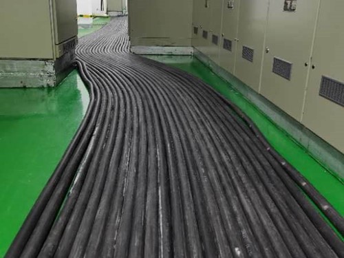 甘孜如何根据理论计算公式计算温度对特定电压测量结果的影响？